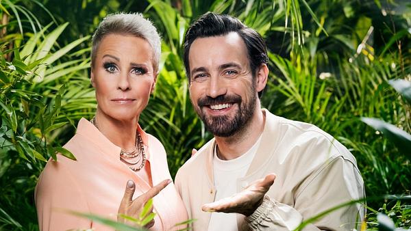Sonja Zietlow und Jan Köppen im Dschungelcamp - Foto: RTL+