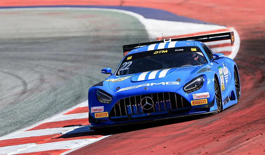 DTM Live Ein DTM-Wagen fährt durch eine Kurve beim Training in Spielberg zur DTM-Saison 2026