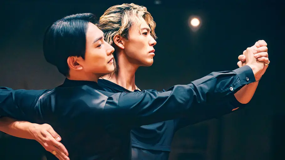 Shinya und Shinya tanzen miteinander