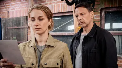„Dünentod“: So verlässt Pia Barucki die Filmreihe - Foto: RTL / Gordon Muehle
