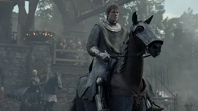 Dunk auf dem Pferd. - Foto: Steffan Hill/HBO