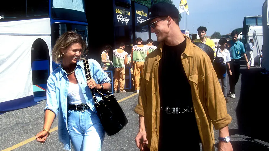 Corinna und Michael Schumacher auf dem F1-Gelände.