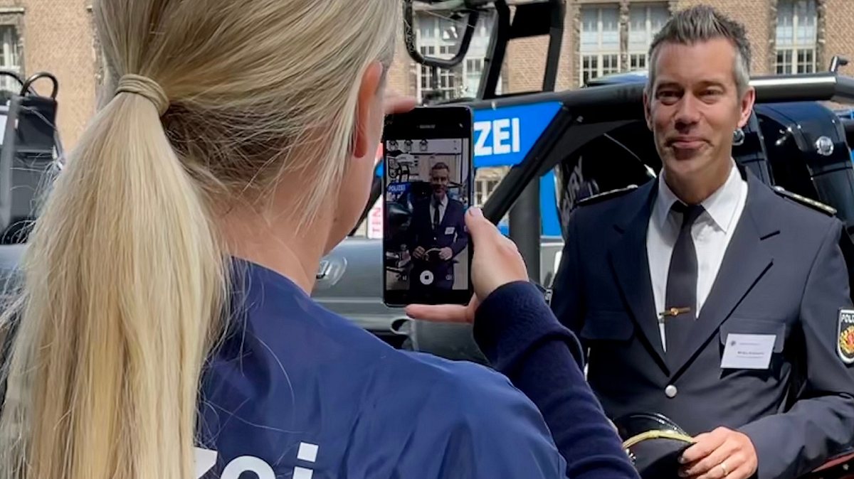influencer in uniform - polizei und social media