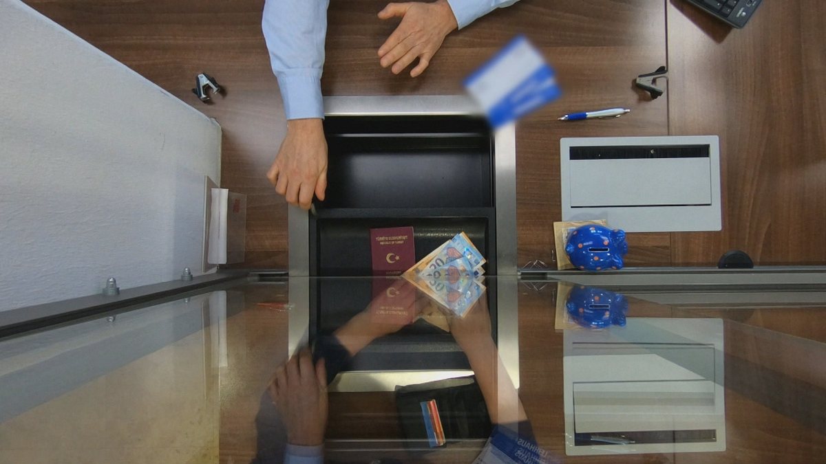 hochbetrieb im leihhaus - letzter ausweg für verzweifelte
