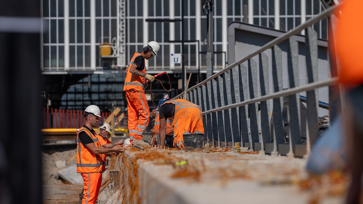 amsterdam central: alltag am mega-bahnhof