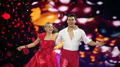 Ekaterina Leonova und Diego Pooth während der Weihnachtsshow. - Foto: RTL / Stefan Gregorowius