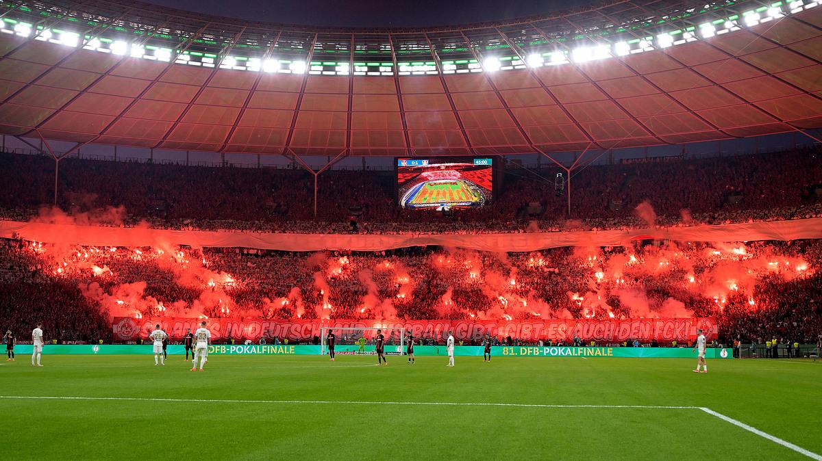 inside fankurve - fans, ultras, hooligans