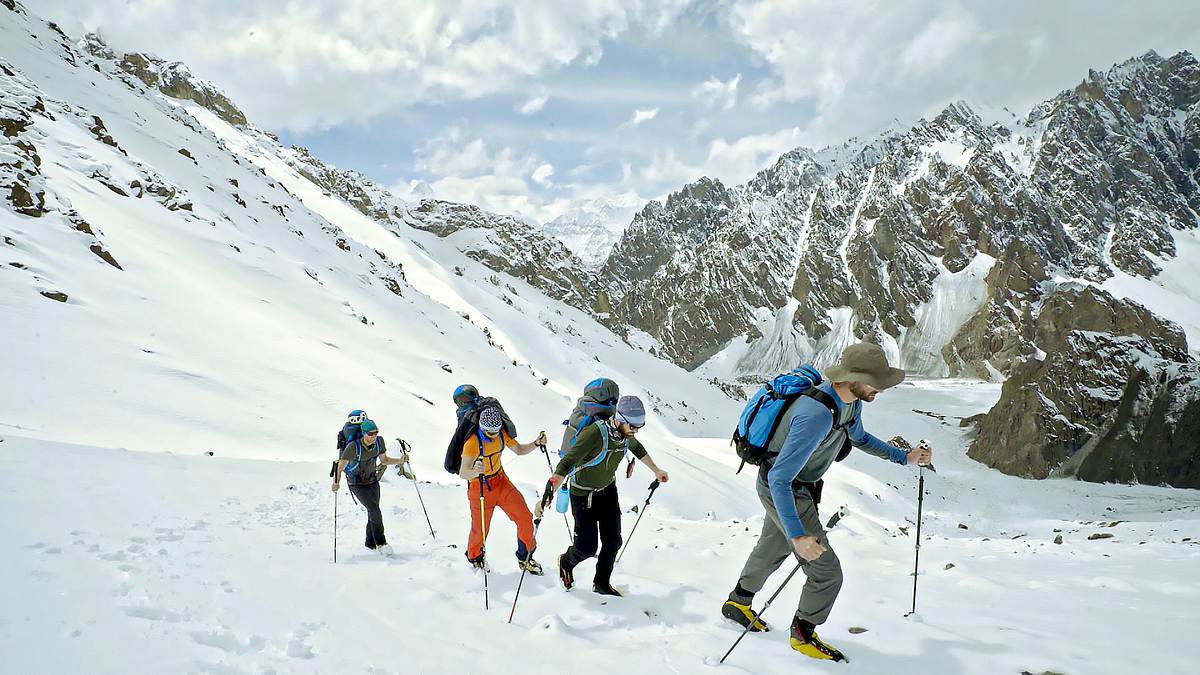 karakorum - vier tiroler auf skiern ins ungewisse