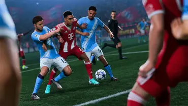 Der virtuelle Jamal Musiala vom FC Bayern München wird beim Dribbling von zwei Spielern von Manchester City bedrängt. - Foto: EA/PR Der virtuelle Jamal Musiala vom FC Bayern München wird beim Dribbling von zwei Spielern von Manchester City bedrängt. - Foto: EA/PR