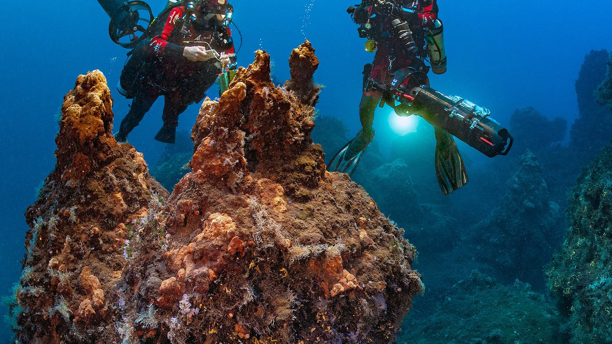 verborgen im mittelmeer: vulkane unter wasser
