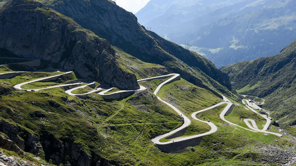 mit dem postauto durch die schweiz
