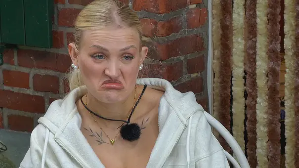 Edda Pilz schaut mit einem komischen Gesichtsausdruck. - Foto: RTL / Stefan Gregorowius Edda Pilz schaut mit einem komischen Gesichtsausdruck. - Foto: RTL / Stefan Gregorowius