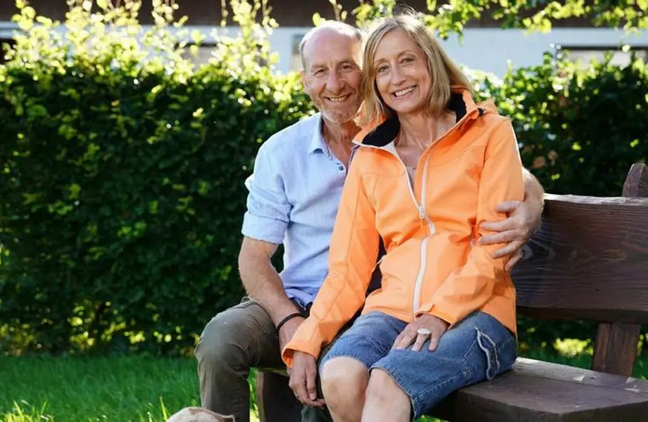 Diese Bauer sucht Frau-Paar sind noch zusammen Eines der Bauer sucht Frau-Paaren, die noch zusammen sind