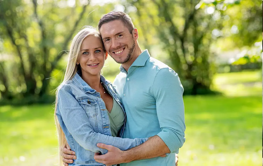 Diese Bauer sucht Frau-Paar sind noch zusammen Eines der Bauer sucht Frau-Paaren, die noch zusammen sind