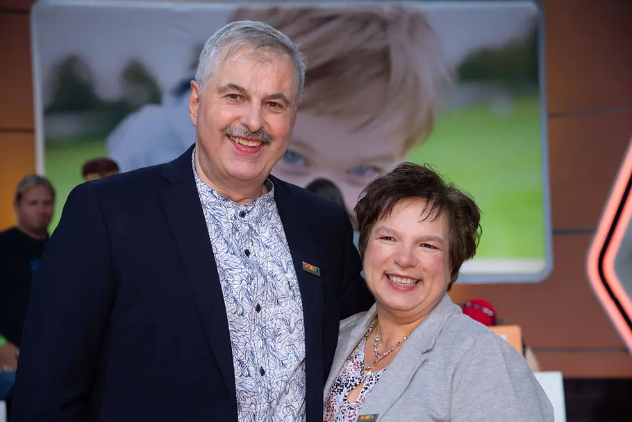 Diese Bauer sucht Frau-Paar sind noch zusammen Eines der Bauer sucht Frau-Paaren, die noch zusammen sind