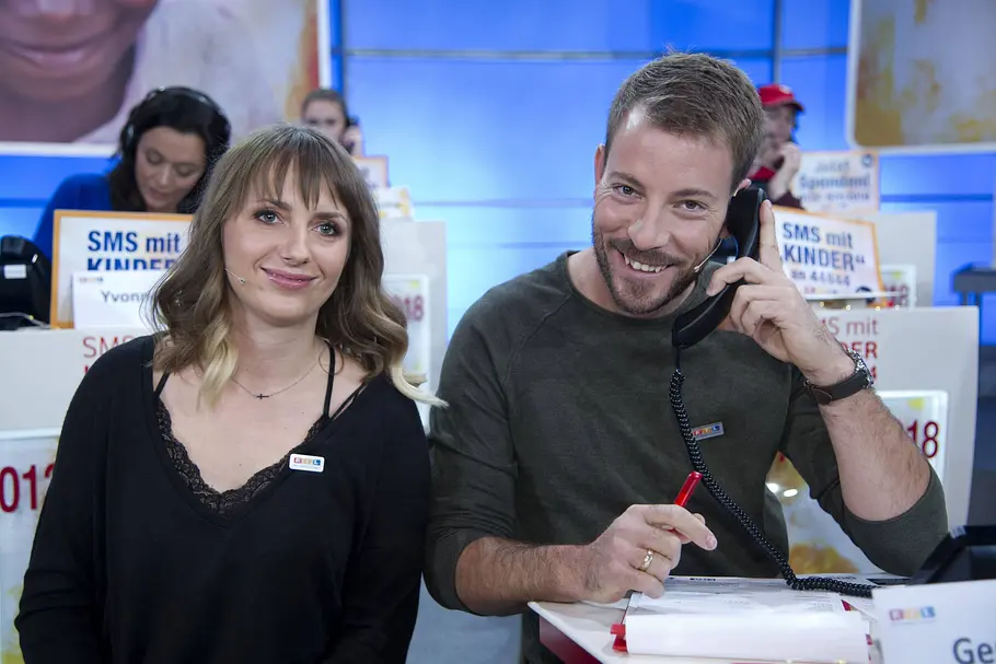 Diese Bauer sucht Frau-Paar sind noch zusammen Eines der Bauer sucht Frau-Paaren, die noch zusammen sind
