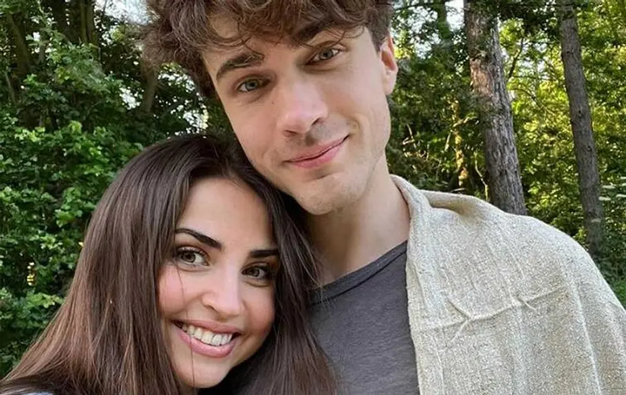 Ekat und Timon Krause Selfie im Grünen: Ekat und Timon Krause 2023 während ihrer Zeit als „Let's Dance“-Tanzpaar.