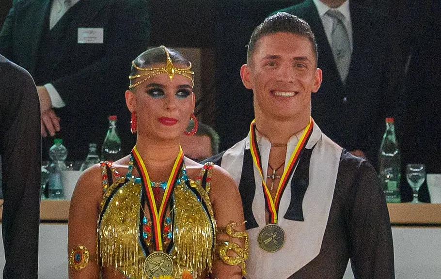 Razvan Dumitrescu, hier mit seiner Latein-Tanzpartnerin Jacqueline Joos, ist bei der Lets Dance-Tour 2026 dabei.