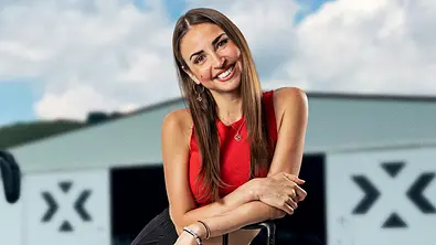 Ekaterina Leonova lächelt in die Kamera - Foto: Joyn