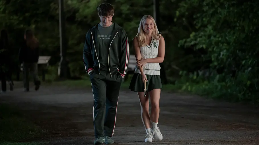 Miles (Jacob Moskovitz) und Elle (Lexi Minetree) Miles (Jacob Moskovitz) und Elle (Lexi Minetree) in „Elle“.