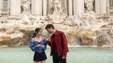 Emily in Paris: Schon in Staffel 4 besuchte Emily Rom - Foto: GIULIA PARMIGIANI/NETFLIX