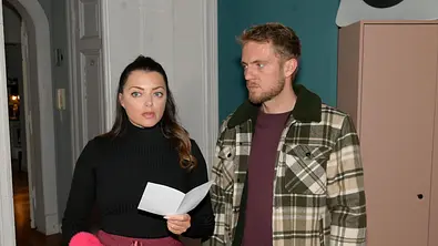 Emily und Paul verzweifeln an Kate. - Foto: RTL Rolf Baumgartner