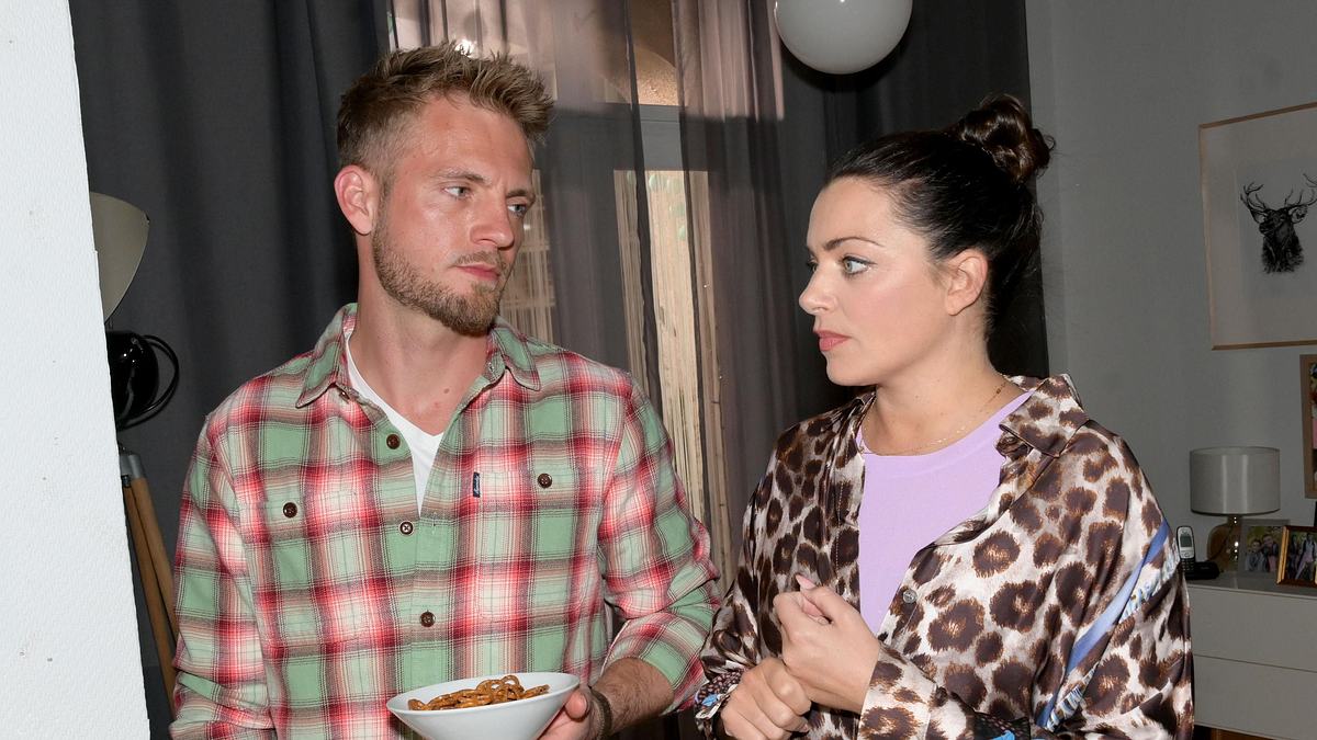 Emily und Paul sorgen sich um Kate.