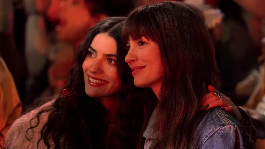 Emma Rubin und Anne Hathaway in „The Idea of You“. Emma Rubin und Anne Hathaway in „The Idea of You“.