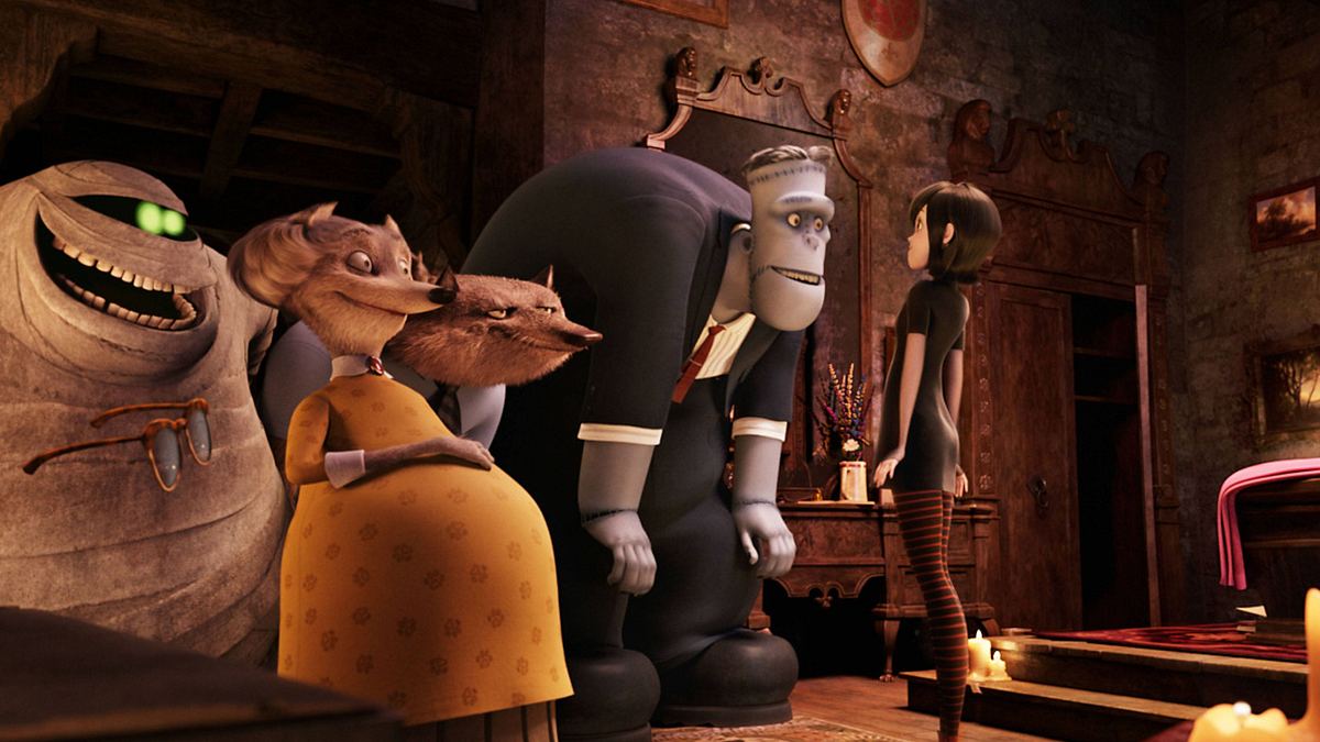 Hotel Transsilvanien Szene aus dem Film „Hotel Transsilvanien“ mit Mavis und anderen Monstern