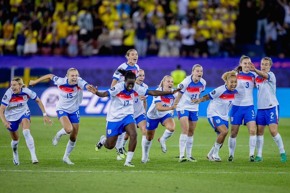 England Spielerinnen zelebrieren den Einzug ins Frauen EM 2025 Halbfinale