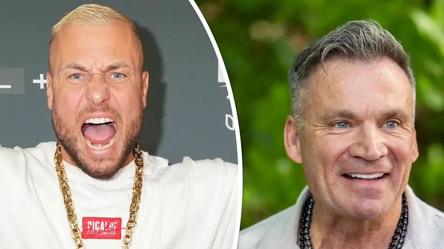 Eric Sindermann und Peter Klein Eine geteilte Bildmontage zeigt zwei Männer: Links schreit ein Mann mit blondierten Haaren, weißem Shirt und auffälliger Goldkette mit weit geöffnetem Mund in die Kamera, rechts lächelt ein grauhaariger Mann mit offenem Hemd und Ketten vor grünem Hintergrund.