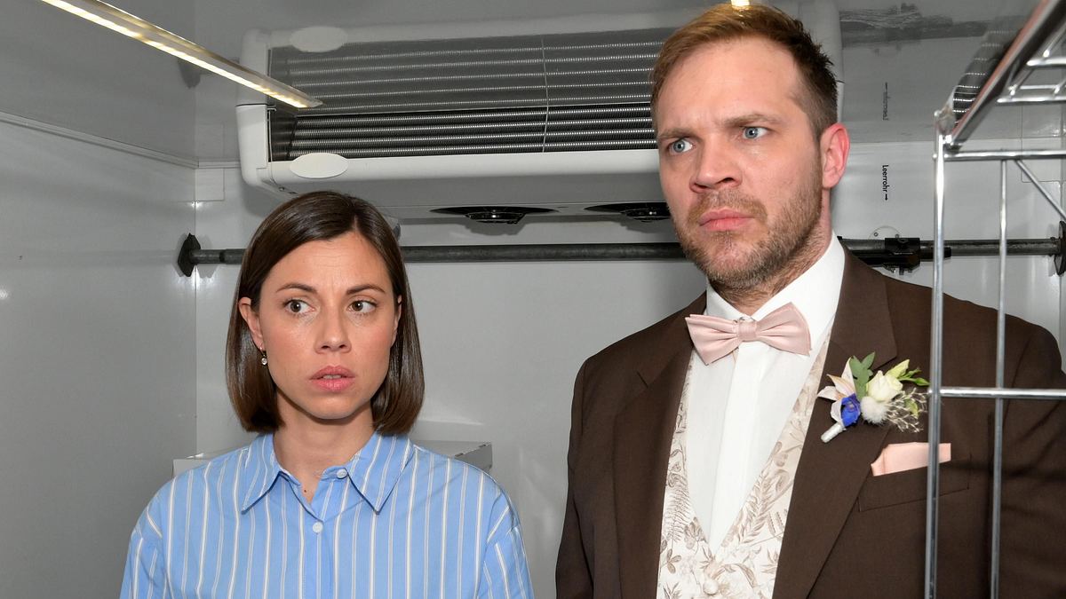 Erik und Matilda in einem Kühllaster.