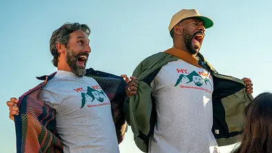 Marco Calvani als Claude und Colman Domingo als Danny in The Four Seasons Staffel 2. - Foto: Emily V. Aragones/Netflix © 2025 Marco Calvani als Claude und Colman Domingo als Danny in The Four Seasons Staffel 2. - Foto: Emily V. Aragones/Netflix © 2025