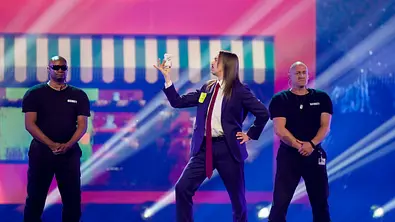 Tommy Cash bei seinem Auftritt beim ESC Finale 2025 - Foto: IMAGO / ZUMA Press Wire