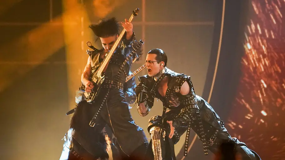 ESC 2026 Lavina Lavina performt ihren Song in engen Outfits aus Ledern.