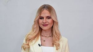 Estefania Wollny lächelt in die Kamera – doch so glücklich wie sie aussieht, ist sie tatsächlich nicht. - Foto: IMAGO / Gartner