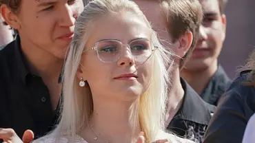 Estefania Wollny mit Brille - Foto: IMAGO / HOFER Estefania Wollny mit Brille - Foto: IMAGO / HOFER