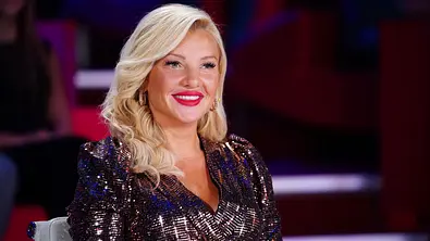 Evelyn Burdecki (37) bei einer Talkshow - Foto: Foto: RTL