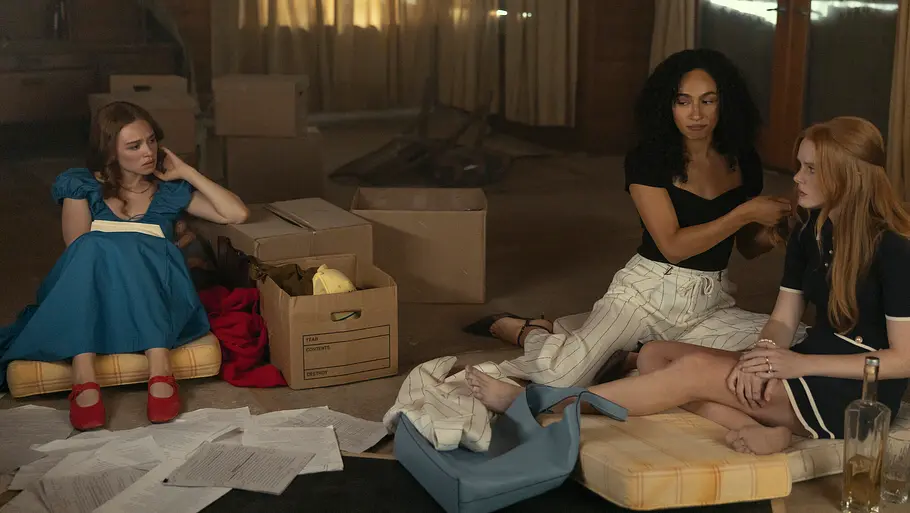 „Every Year After“ Percy (Sadie Soverall), Chantal (Aurora Perrineau) und Delilah (Abigail Cowen) in „Every Year After“.