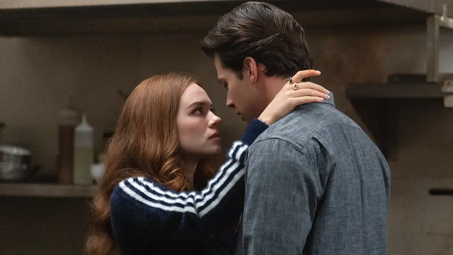 Sadie Soverall als Percy und Matt Cornett als Sam Sadie Soverall als Percy und Matt Cornett als Sam in „Every Year After“.