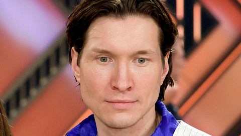 Evgeny Vinokurov starrt nachdenklich in die Ferne. - Foto: IMAGO / Future Image
