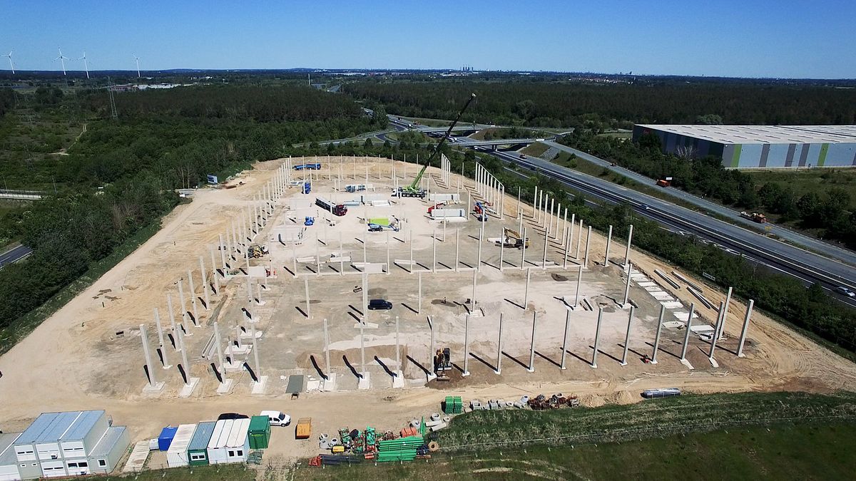 batteriehersteller microvast in ludwigsfelde: eine megahalle entsteht