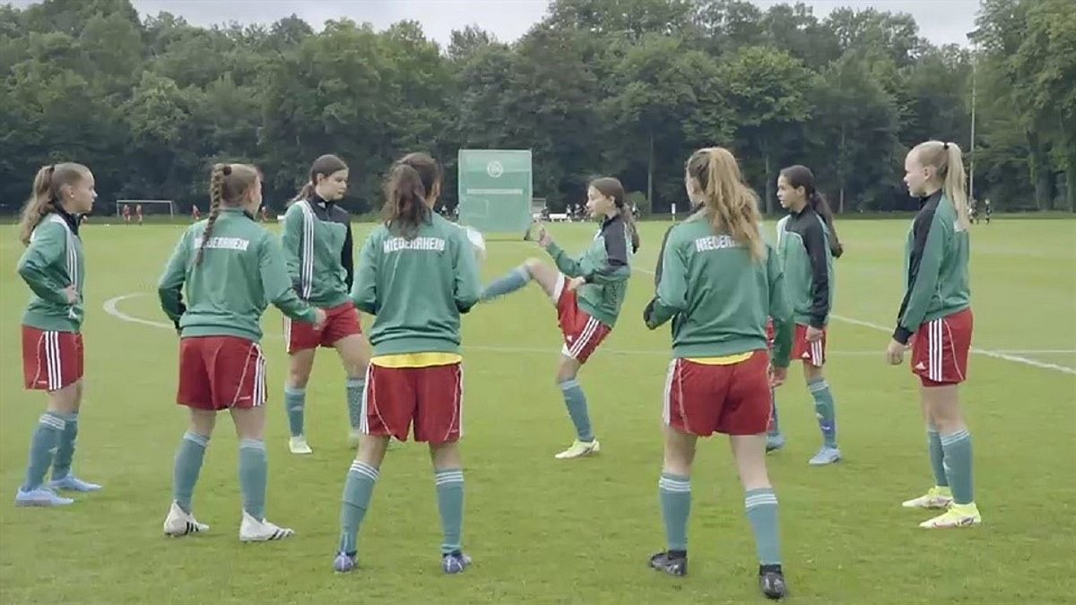 kicken wie ein mädchen