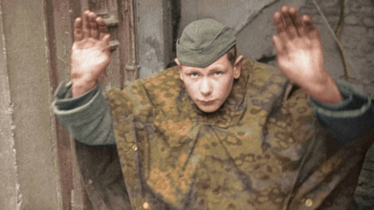 Hitlerjugend - Vom Sportplatz an die Front hitlerjugend - vom sportplatz an die front