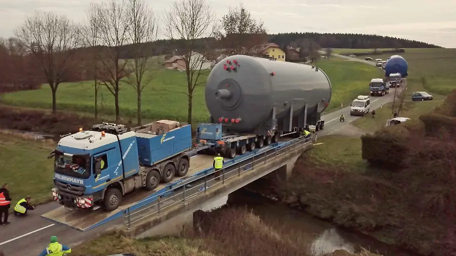 300 Tonnen Stahl auf Reisen - Schwertransport im Doppelpack 300 tonnen stahl auf reisen - schwertransport im doppelpack