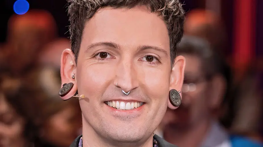 Fabian Kahl lächelt in die Kamera.