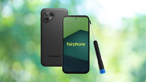 Das Fairphone 5 vor einem unscharfen, grünen Hintergrund - Foto: Amazon/PR