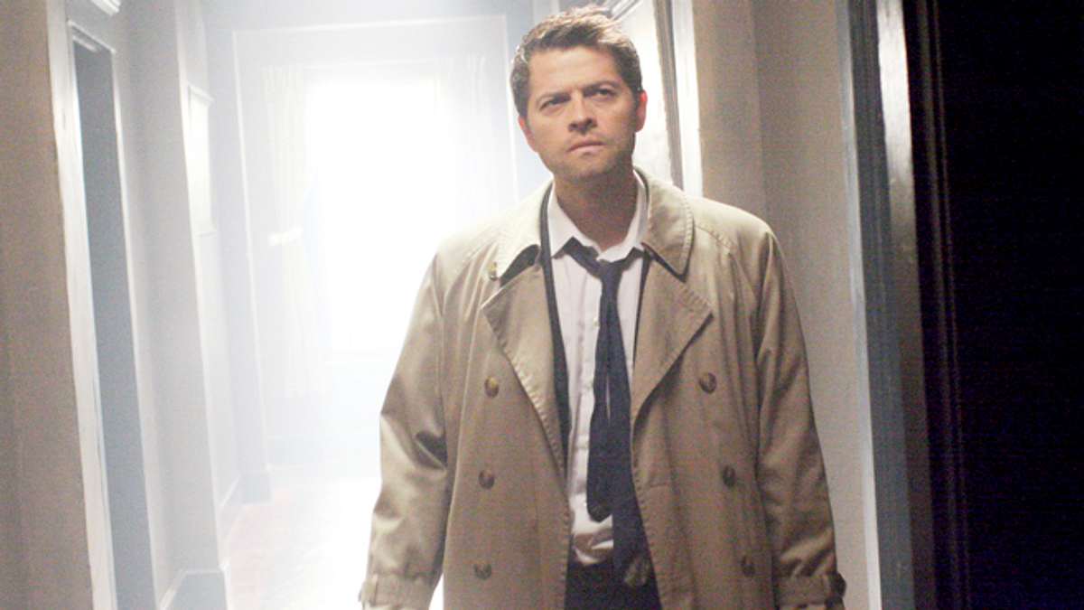 Castiel von Supernatural trägt immer Trenchcoats