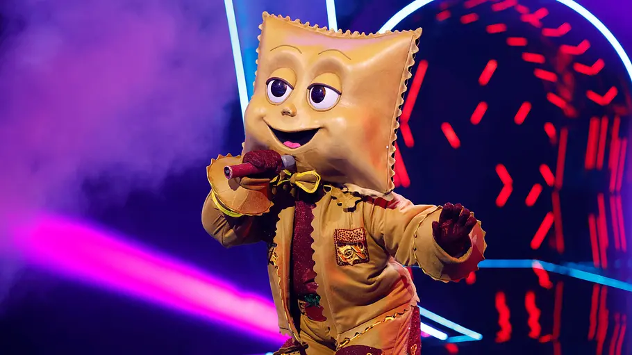Falls dir mal Rave Ioli auf der Straße entgegenkommt, dann aufgepasst: Es ist Pietro Lombardi! Rave Ioli beim Masked Singer-Auftritt.