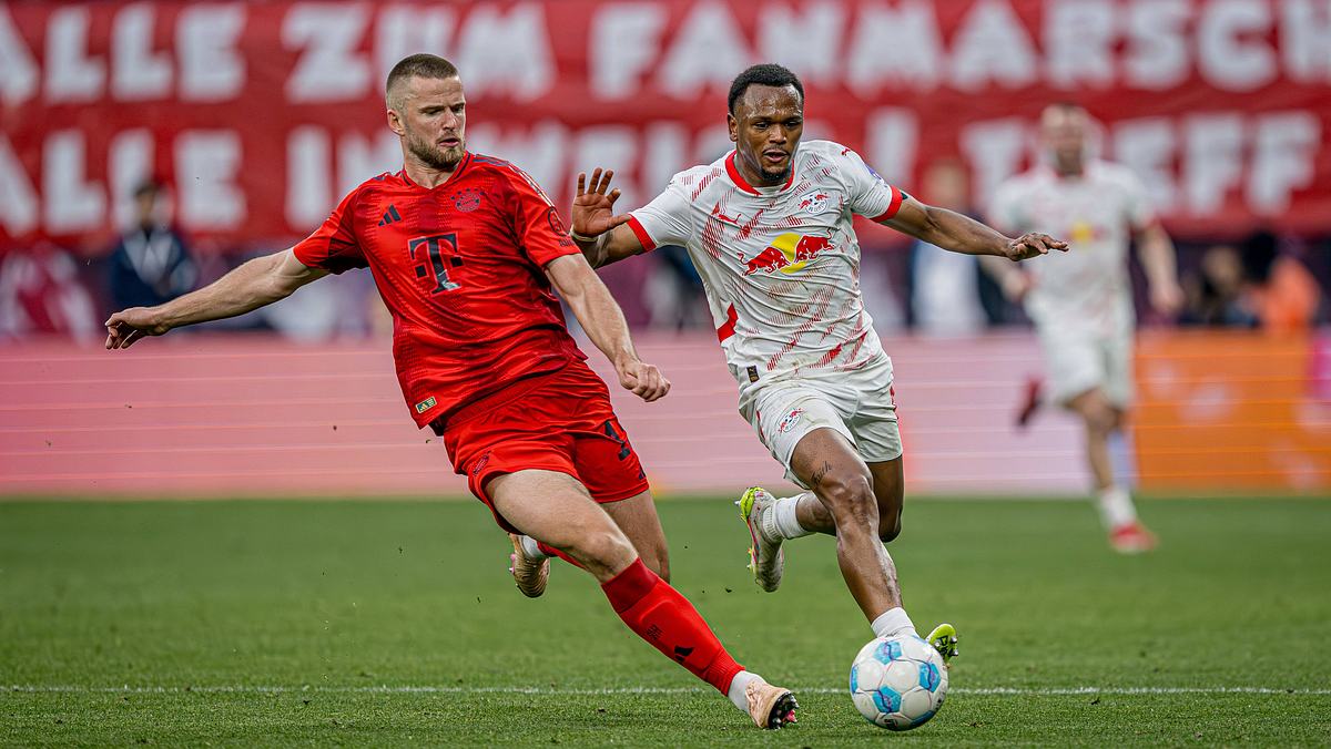 Eric Dier und Lois Openda im Zweikampf bei FC Bayern München und RB Leipzig
